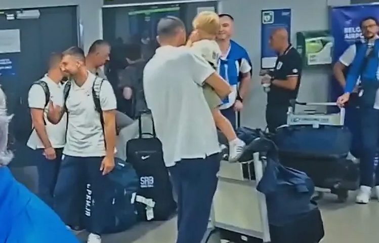Επέστρεψε στο Βελιγράδι η Σερβία: Ούτε… βλέμμα στις κάμερες ο Γιόκιτς (vid)