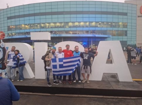 Eurobasket 2025: Μαζί στη fan zone Έλληνες και Τούρκοι φίλαθλοι πριν τον μεγάλο ημιτελικό (pics)
