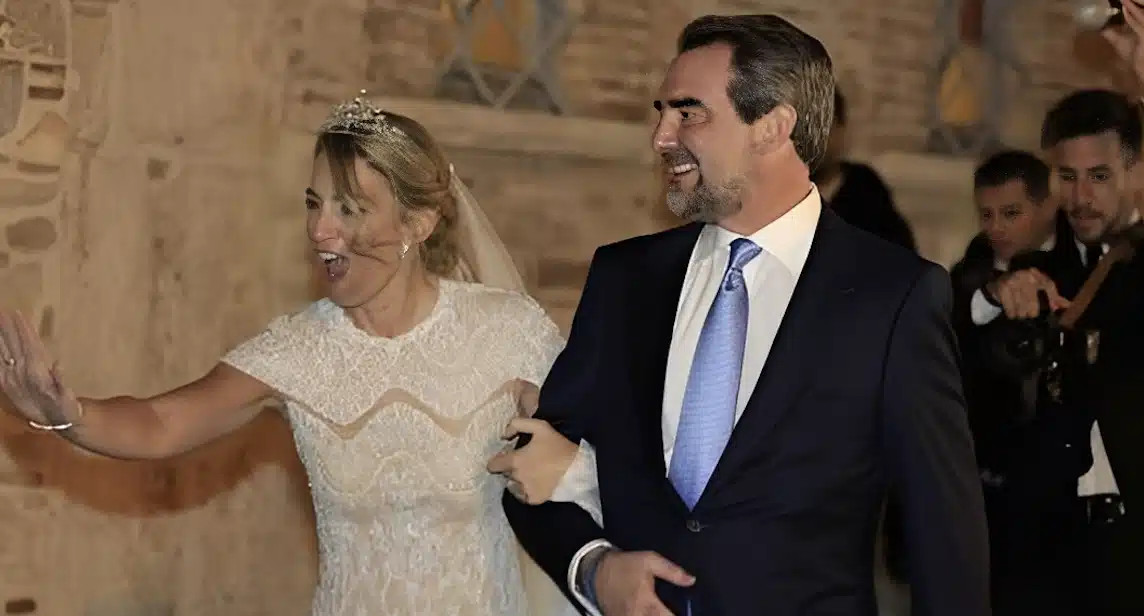 Σύννεφα στον γάμο Χρυσής-Νικολάου… ή κάτι άλλο; Το ακυρωμένο πάρτι στην Πάτμο και τα πηγαδάκια