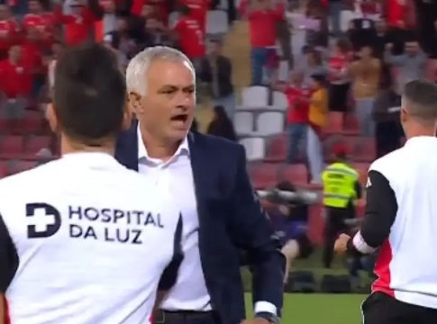 Έξαλλος πανηγυρισμός από τον Μουρίνιο που… ξέσπασε σε ένα μπουκάλι (vid)