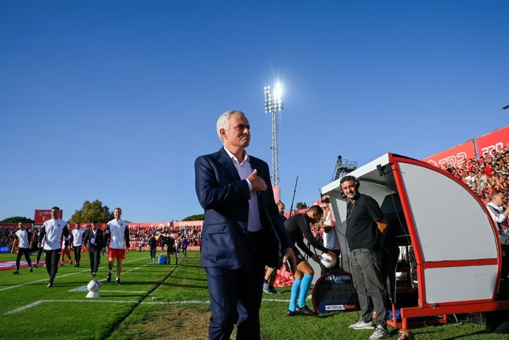 Μουρίνιο: «Αν έμενα σπίτι, θα έβγαζα περισσότερα από ότι στην Μπενφίκα»