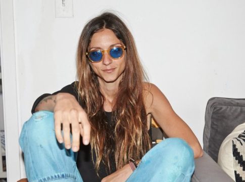 «Είμαι 17 χρόνια νηφάλια, σκέφτομαι όσους ακόμη υποφέρουν»: Η μεγάλη εξομολόγηση της Σοφίας Καρβέλα