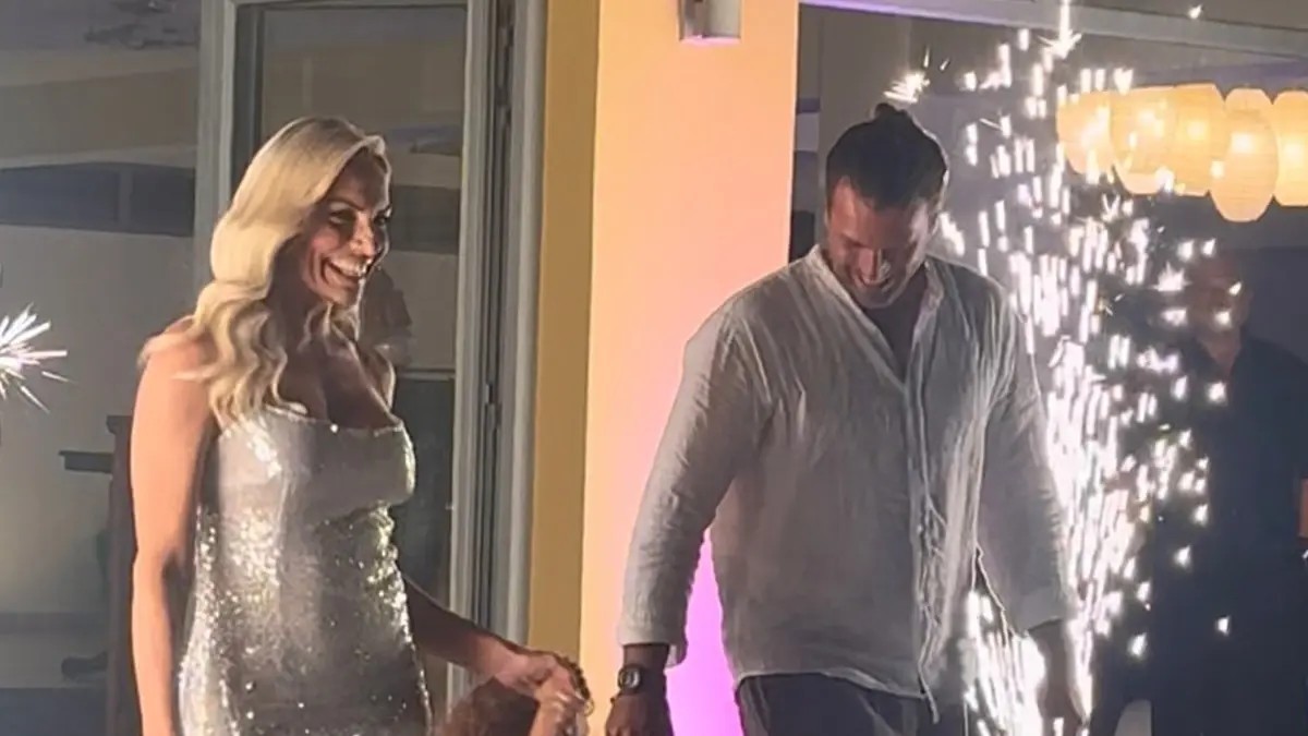 Χωριστά στη βάπτιση της κόρης τους Μαλέσκου και Δανιάς: Η «ψυχρή» χειρονομία που τους πρόδωσε