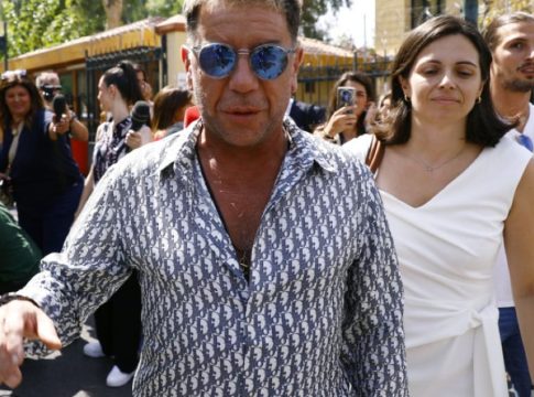 Κι άλλος πασίγνωστος καλλιτέχνης εκτός του Γιώργου Μαζωνάκη στο ψυχιατρείο!