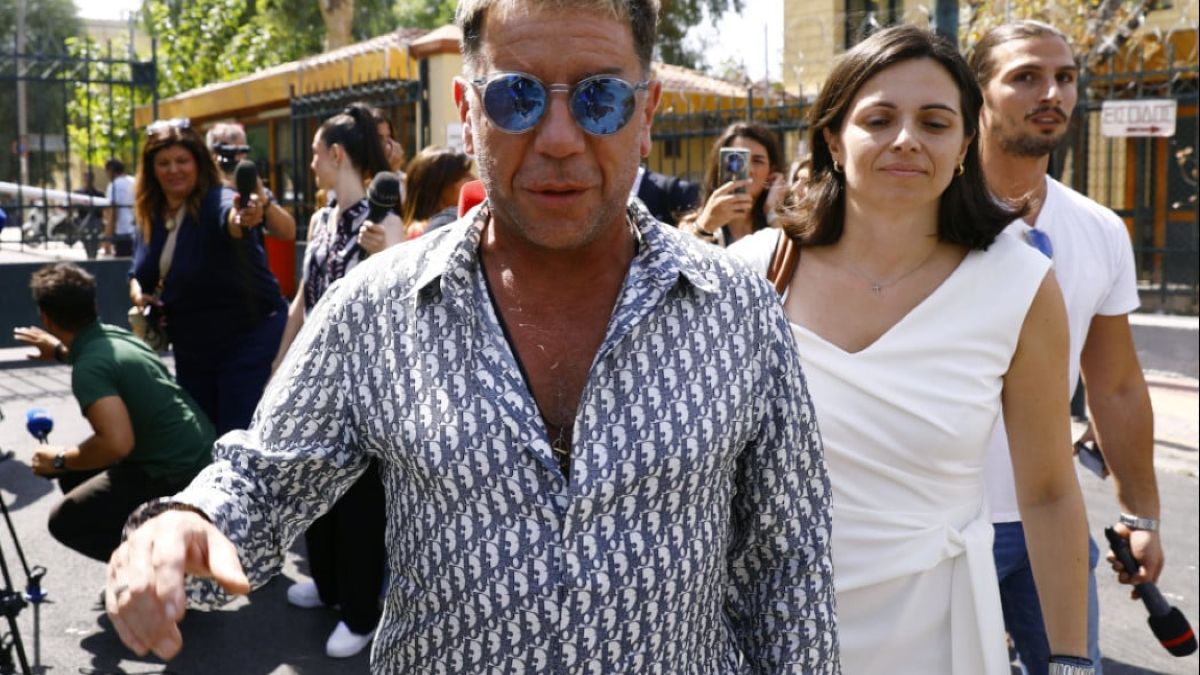 Κι άλλος πασίγνωστος καλλιτέχνης εκτός του Γιώργου Μαζωνάκη στο ψυχιατρείο!