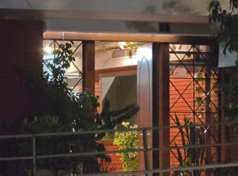 Θρίλερ στον Νέο Κόσμο – Ζευγάρι βρέθηκε νεκρό και δίπλα τους ένα όπλο – Σε κατάσταση αποσύνθεσης τα πτώματα