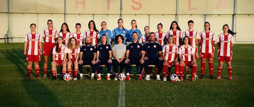 Η παρακάμερα από τη φωτογράφιση της ομάδας ποδοσφαίρου Γυναικών του Ολυμπιακού (vid)