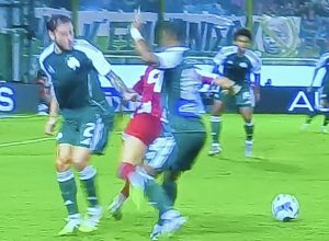 Απίστευτα πράγματα: Έκανε το πέναλτι, επιθετικό φάουλ και κίτρινη στον Καμπελά ο Αϊτεκίν! (vid)