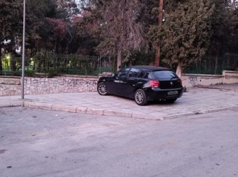 Τέλος το «παρκάρω όπου θέλω» με τον νέο ΚΟΚ – Αυστηρά πρόστιμα έως 2.000 ευρώ για παράνομη στάθμευση