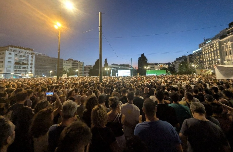 Μεγάλες αντικυβερνητικές διαδηλώσεις στην Ελλάδα – Φωνή λαού στο Σύνταγμα για τα Τέμπη