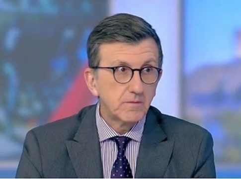 Κάγκελο ο Πορτοσάλτε: H στιγμή που μαθαίνει ότι στην Ουάσινγκτον είναι… ελεύθερη η αφισοκόλληση
