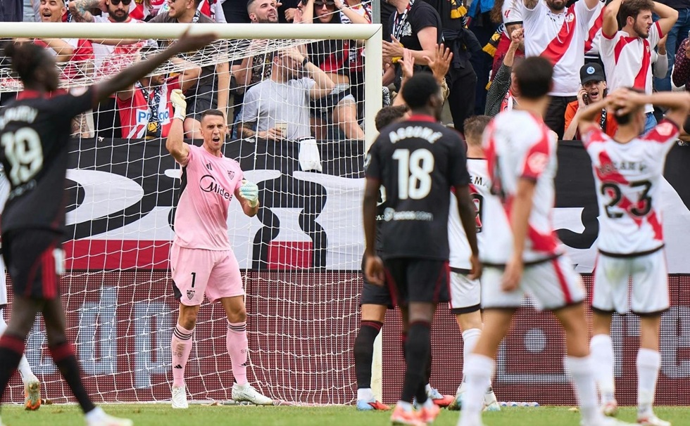 Ράγιο Βαγεκάνο – Σεβίλλη 0-1: Ο Βλαχοδήμος την κράτησε και ο Άνταμς της έδωσε τη νίκη