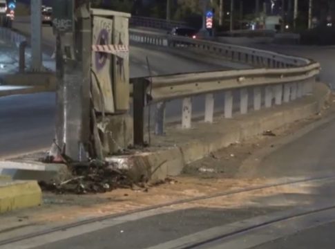 Πειραιάς: Σφοδρή πρόσκρουση αυτοκινήτου σε κολώνα – 40χρονος νεκρός και 33χρονη διασωληνωμένη