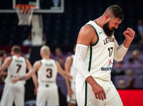 Η Λιθουανία κέρδισε με…ζόρια τη Σουηδία (74-71) και περιμένει το Φινλανδία- Γερμανία
