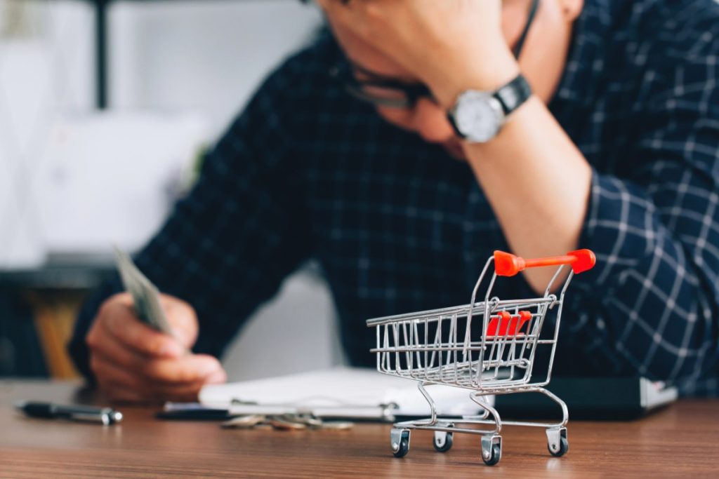 Στα ύψη η ακρίβεια, απρόσιτα ακόμη και βασικά είδη – «Ανεπαρκή» τα κυβερνητικά μέτρα, δεν βγαίνει ο μήνας