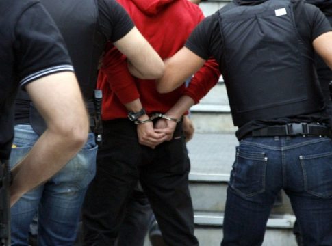 Απόπειρα εμπρησμού στο Αστυνομικό Μέγαρο Ρόδου – Συνελήφθη 37χρονος
