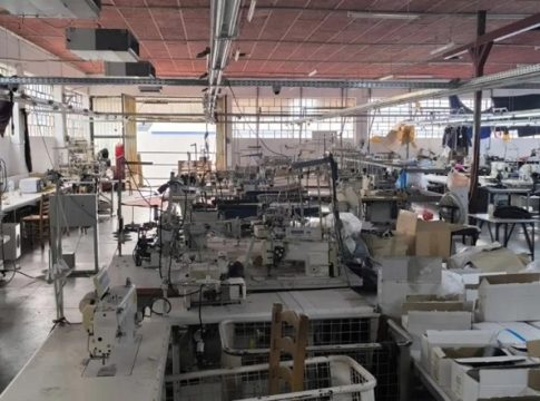 Κύκλωμα διέπραττε πλαστογραφίες, απάτες σε βάρος του Ε.Φ.Κ.Α. και φοροδιαφυγή, μέσω εταιρειών παραγωγής ενδυμάτων
