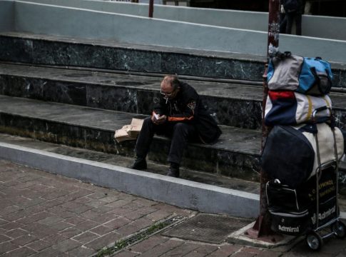 «Πρωτιά» της Ελλάδας στη φτώχεια μεταξύ των χωρών της ΕΕ