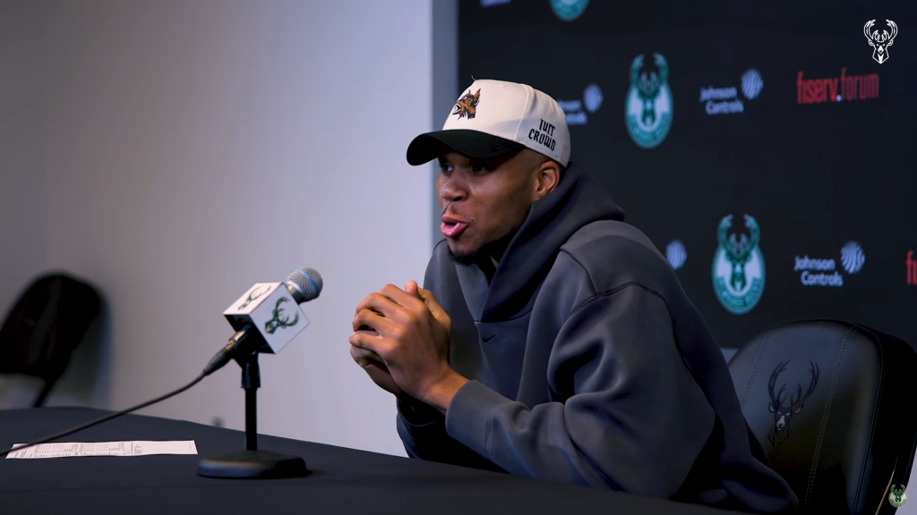 Αντετοκούνμπο για τις φήμες trade στους Νικς: «Δεν διάβασα αυτό το άρθρο – Εκπροσωπώ την ομάδα μου»