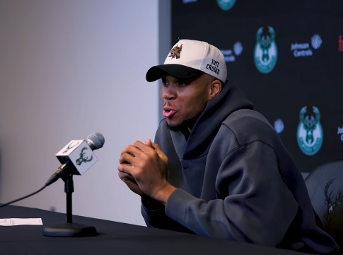 Αντετοκούνμπο για τις φήμες trade στους Νικς: «Δεν διάβασα αυτό το άρθρο – Εκπροσωπώ την ομάδα μου»