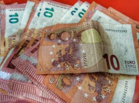 Επιδόματα Νοεμβρίου: Οι προϋποθέσεις και οι δικαιούχοι