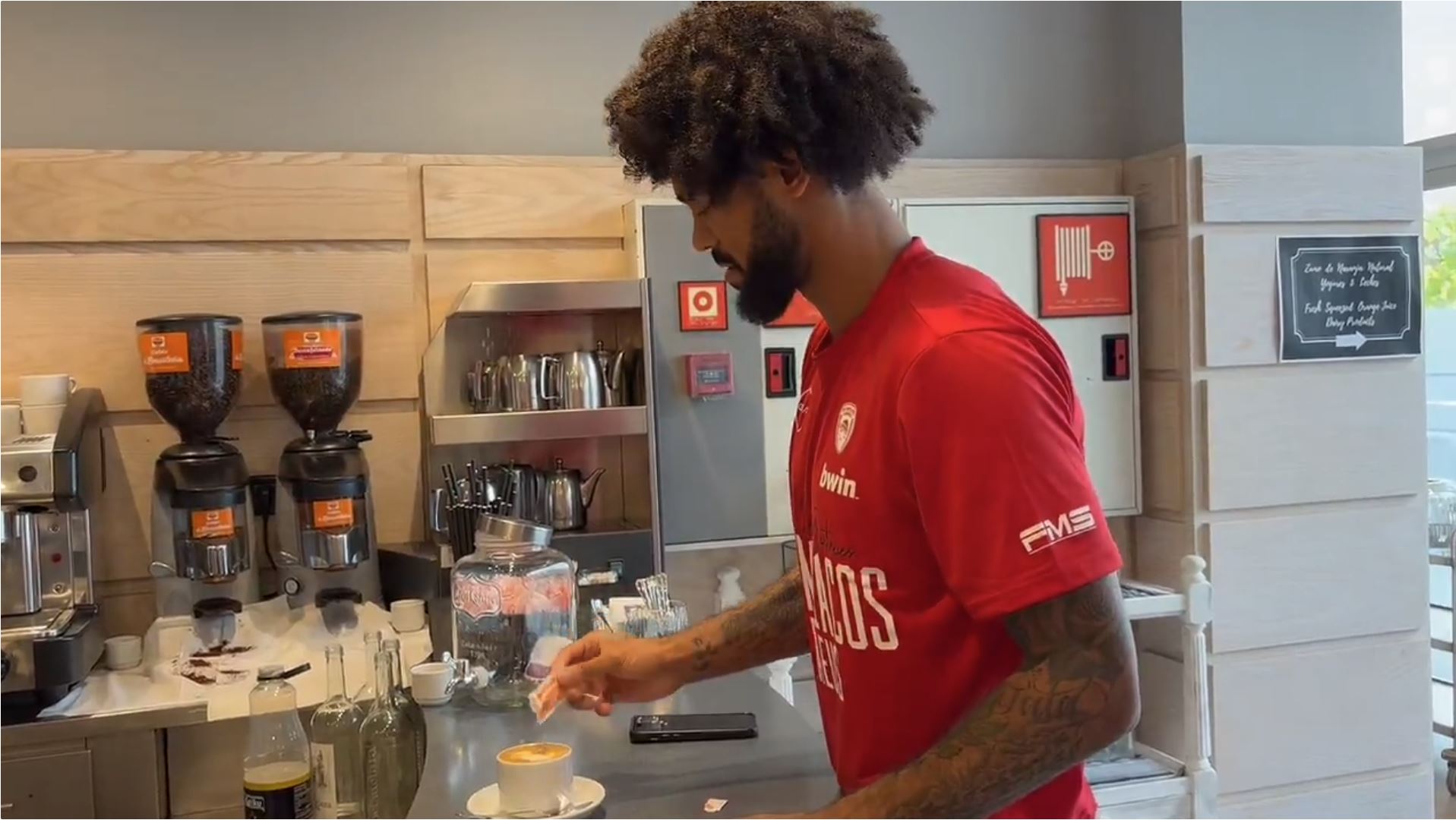 Ολυμπιακός: «Kalimera» με τον… barista Ντόρσεϊ (vid)