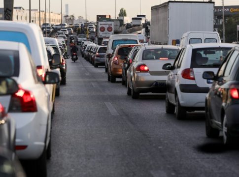 Στο «κόκκινο» ο Κηφισός – Καθυστερήσεις στην Αττική Οδό λόγω τροχαίου