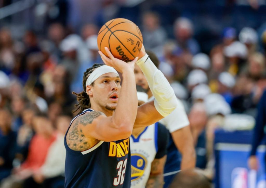 Η εκπληκτική εμφάνιση του «50άρη» Γκόρντον και η συμβολική αλλαγή στη φανέλα (pic, vid)