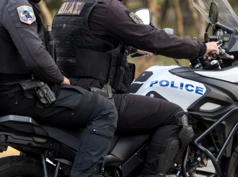 Σαλαμίνα: Συνελήφθη η σπείρα που ρήμαζε τα καταστήματα – Διέπραττε πολλαπλές διαρρήξεις την ίδια νύχτα