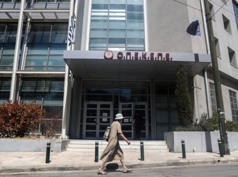 ΟΠΕΚΕΠΕ: Αδικαιολόγητη περιουσία 2,5 εκατ. για τον «Φραπέ» – Κατείχε 7 αυτοκίνητα και μια Jaguar