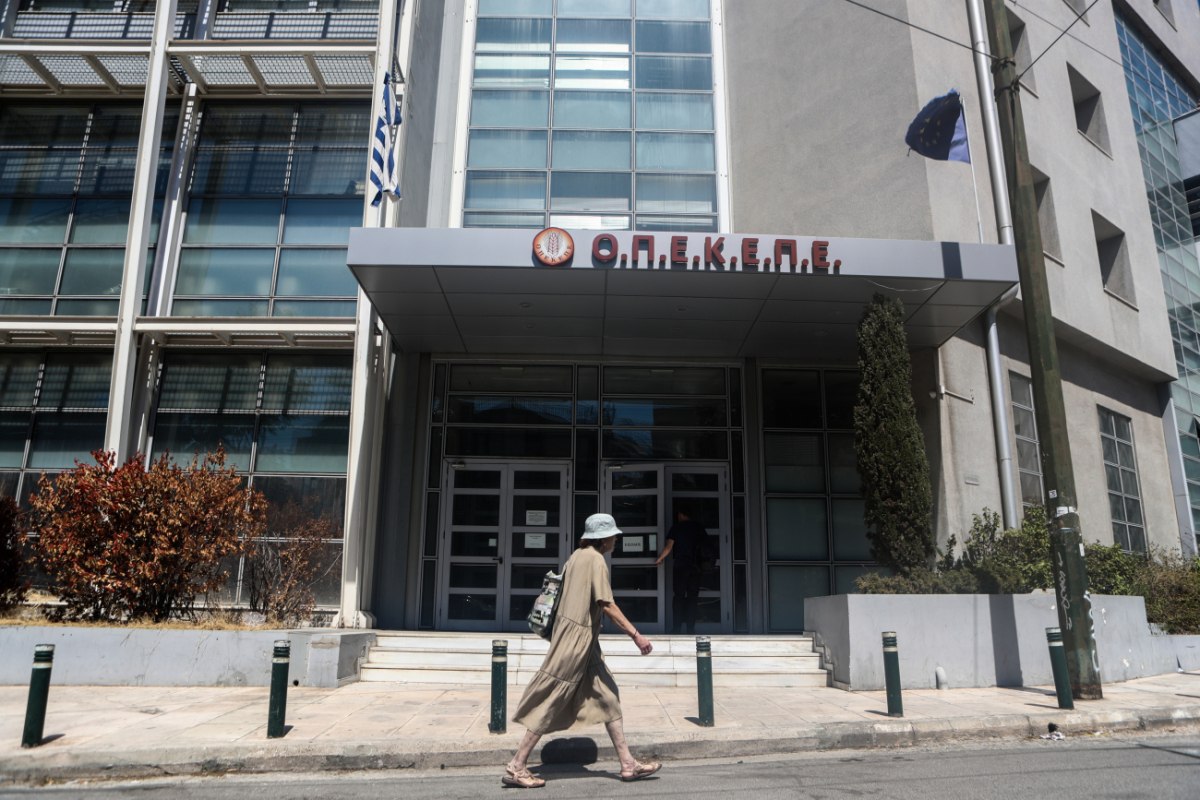 ΟΠΕΚΕΠΕ: Αδικαιολόγητη περιουσία 2,5 εκατ. για τον «Φραπέ» – Κατείχε 7 αυτοκίνητα και μια Jaguar