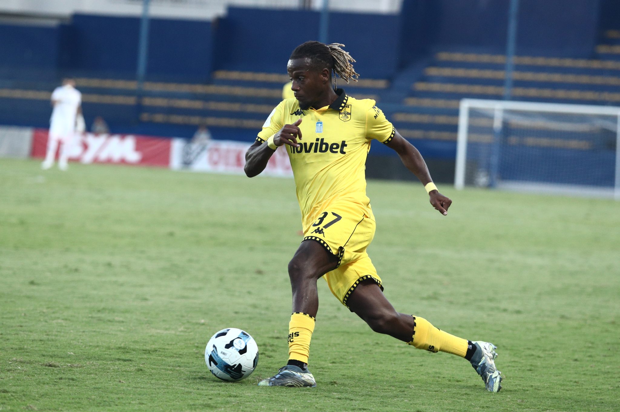 Πρόβλημα με Μεντίλ στον Άρη – Έγινε αναγκαστική αλλαγή στο ματς με το Αιγάλεω