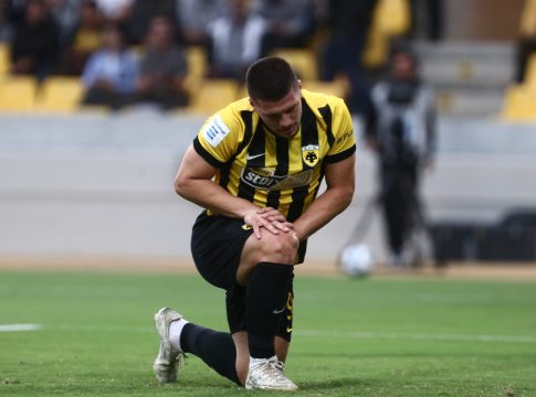 Άσχημα νέα για ΑΕΚ και ΠΑΟΚ πριν το ντέρμπι Δικεφάλων: Τραυματίστηκαν με τη Σερβία οι Γιόβιτς και Ζίβκοβιτς
