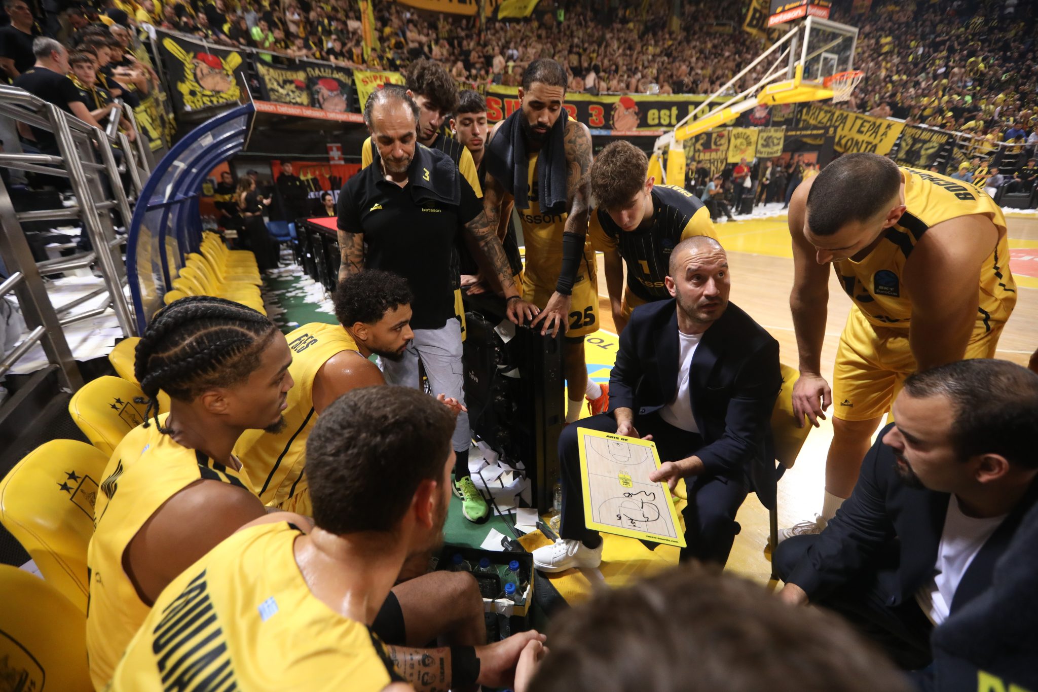 Οι Σέρβοι «ανάβουν φωτιές: «Έρχεται μεγάλη αλλαγή σε πάγκο ελληνικής ομάδας»