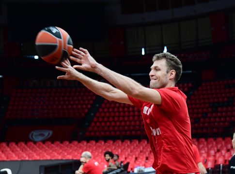 Βεζένκοφ: «Μαραθώνιος η Euroleague, να κρατήσουμε το ΣΕΦ με όσο γίνεται λιγότερες ήττες»