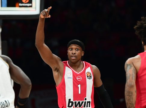 Το πρώτο καλάθι του Νιλικινά στη Euroleague με τον Ολυμπιακό ήτανε τρίποντο (pics)