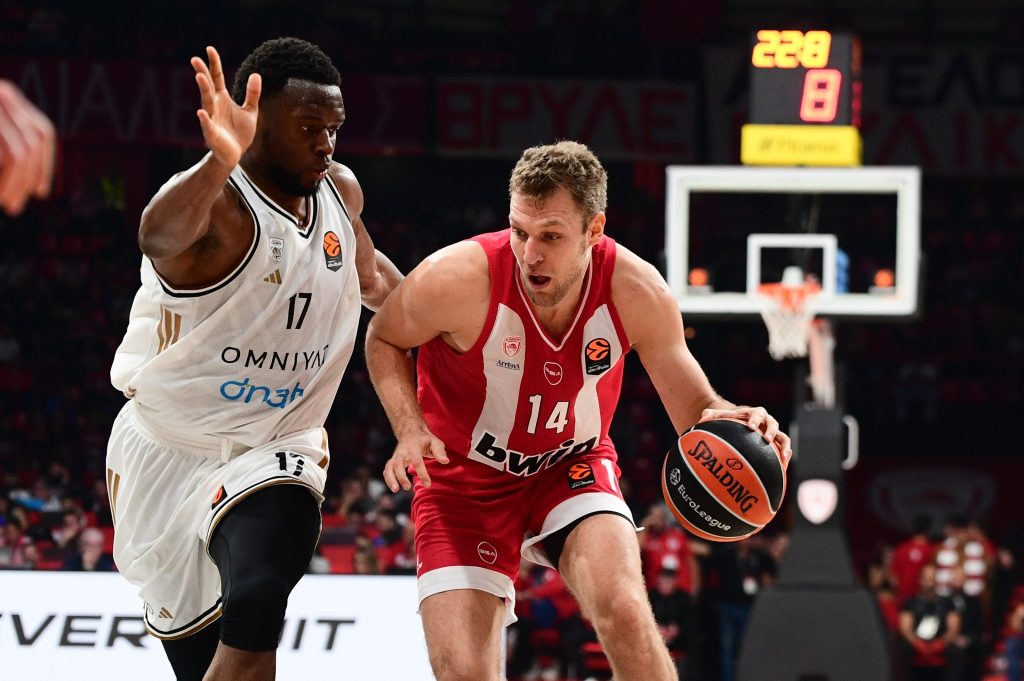 Ολυμπιακός – Ντουμπάι 86-67: Και… μισοί σε άλλο επίπεδο οι «ερυθρόλευκοι»