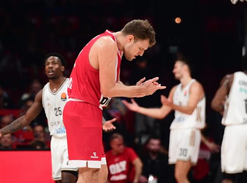 Βεζένκοφ: «Να βρούμε ρυθμό, μαραθώνιος η Euroleague»