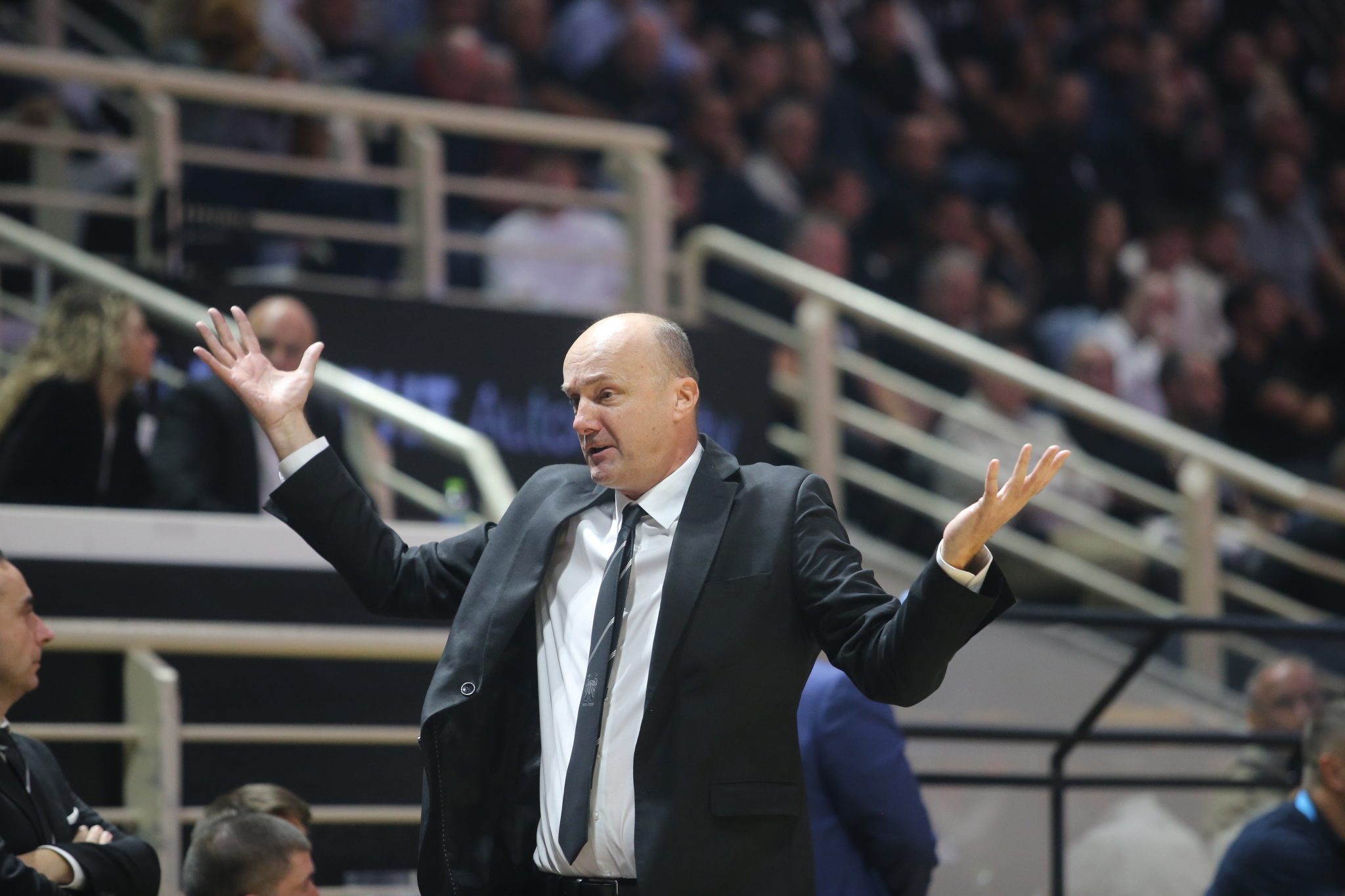 Ζντοβτς: «Θέλω περισσότερα από τους παίκτες μου» (vid)
