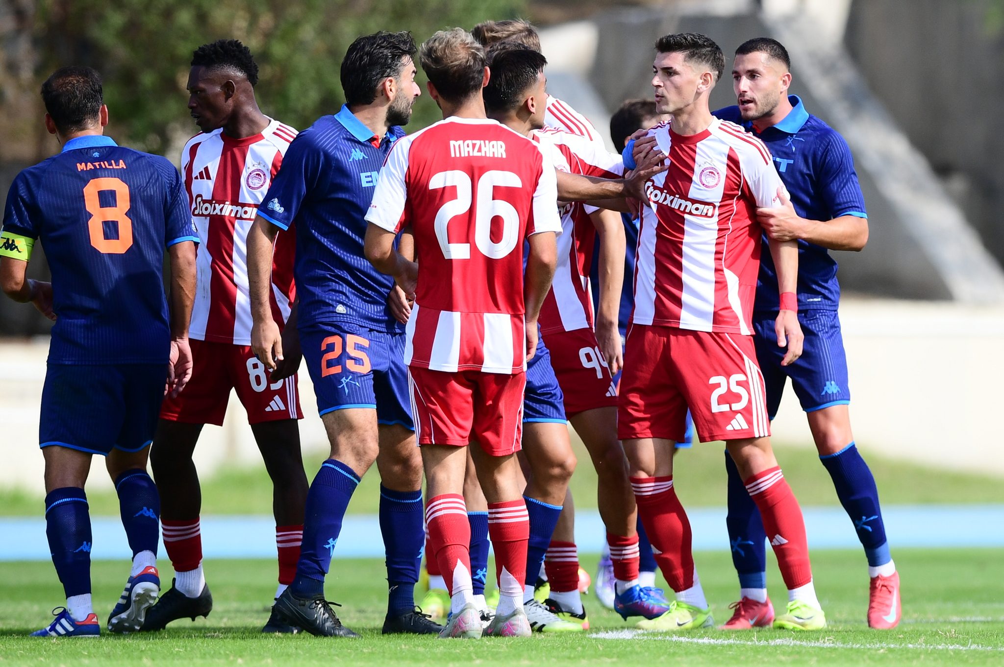 Athens Kallithea – Ολυμπιακός Β’: Ο διαιτητής Τομαράς «ξέχασε» τους κανονισμούς και έδωσε πέναλτι-ντροπή υπέρ των γηπεδούχων (vid)