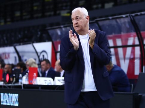 Σάκοτα: «Όσο είμαστε ενωμένοι θα είμαστε εντάξει μέσα στη χρονιά» (vid)