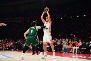 Απίθανος Βεζένκοφ: Τρομερό buzzer beater και ο Ολυμπιακός είναι εδώ (vid)
