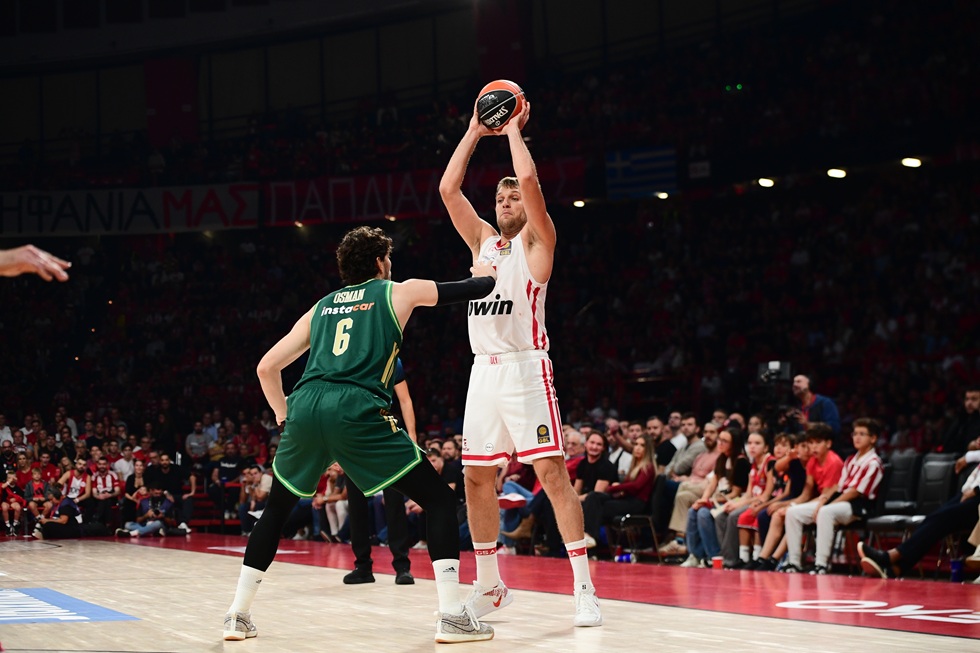Απίθανος Βεζένκοφ: Τρομερό buzzer beater και ο Ολυμπιακός είναι εδώ (vid)