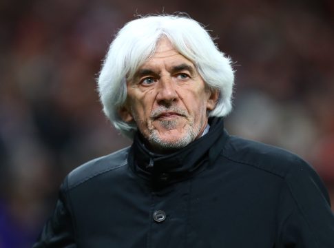 Με τον Γιοβάνοβιτς (στο ίδιο σχέδιο) αλλά χωρίς τις εμμονές του