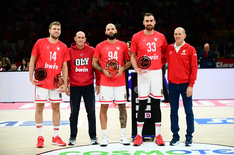 Βράβευσε τους Βεζένκοφ, Μιλουτίνοφ και Φουρνιέ ο Ολυμπιακός (vid)