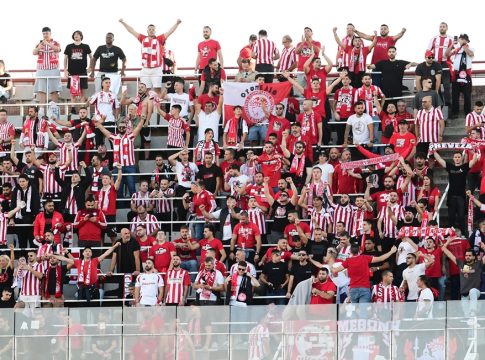 Βροντερό «παρών»: Περισσότεροι από 3.500 οπαδοί του Ολυμπιακού στο Μονζουίκ (pics+vid)