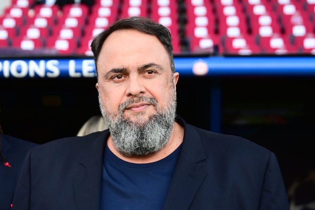 Δίπλα στον Ολυμπιακό ο Βαγγέλης Μαρινάκης για το μεγάλο ματς με την Μπαρτσελόνα (vid)