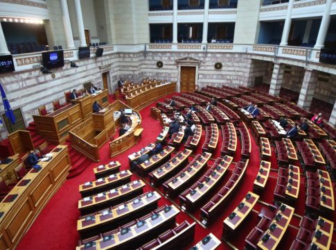 Βουλή: Πέρασε -παρουσία Δένδια- με 159 «ναι» η απαγόρευση της διαμαρτυρίας στο μνημείο του Αγνώστου Στρατιώτη