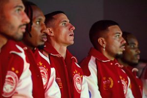 Ποντένσε: «Κάθε φορά που βλέπω τέτοιες εικόνες τρέχουν δάκρυα από τα μάτια μου» (vid)