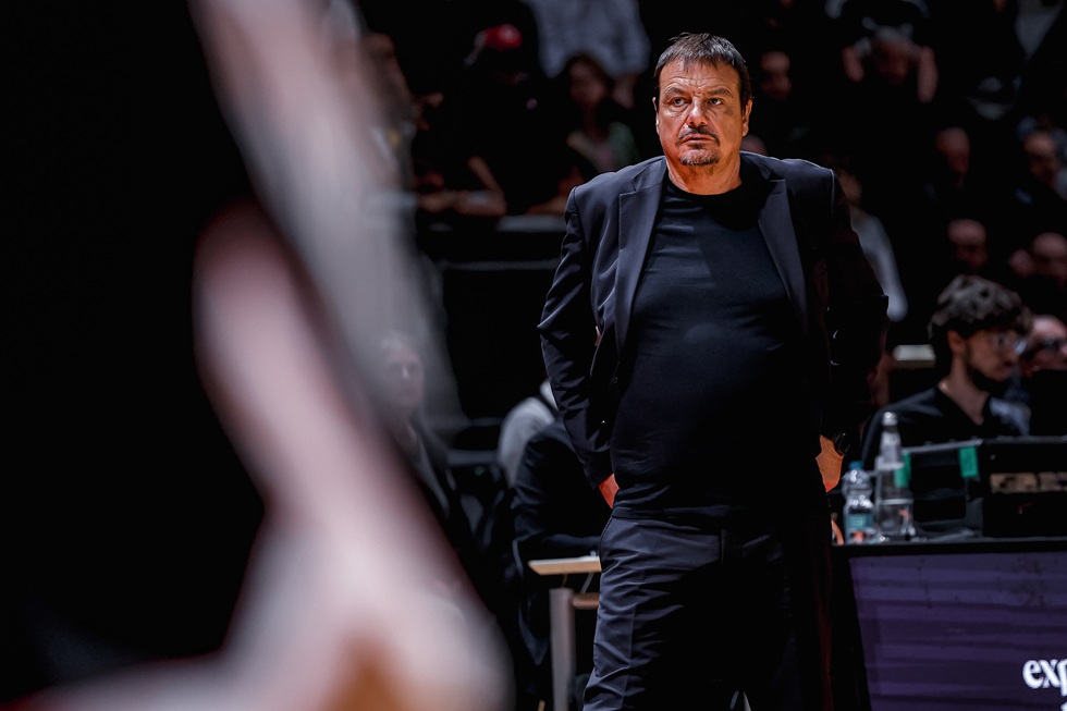Έξαλλος ο Αταμάν αποβλήθηκε με δύο τεχνικές ποινές για διαμαρτυρία (vid)